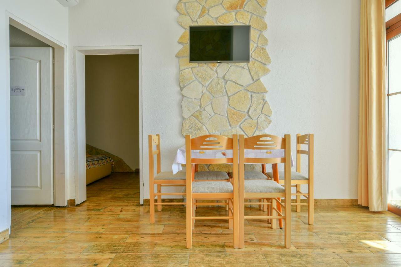 Pataki Guesthouse Petrovac na moru Exterior foto