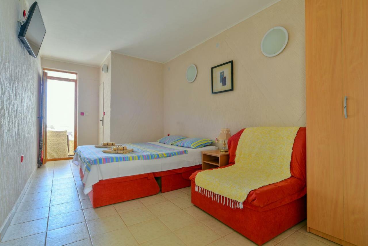 Pataki Guesthouse Petrovac na moru Exterior foto