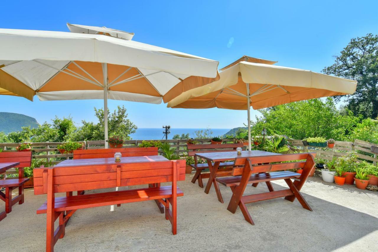 Pataki Guesthouse Petrovac na moru Exterior foto