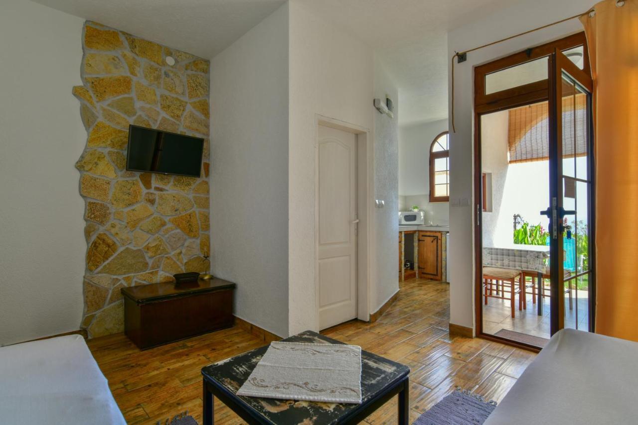 Pataki Guesthouse Petrovac na moru Exterior foto